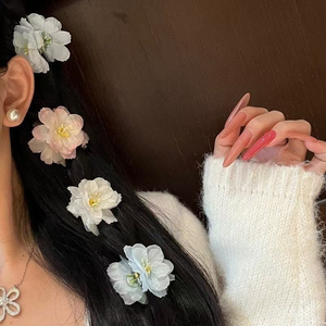 Pinza de Pelo con Diseño de Flor Pequeña, Creativa y Linda, Novedad de Verano 2026, Pinzas de Pelo Modernas para Niñas, Venta al Por Mayor - Product Image 1