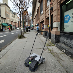 Balayeuse à batterie utilisée sur les sols en <span class=keywords><strong>gazon</strong></span> <span class=keywords><strong>synthétique</strong></span>, <span class=keywords><strong>gazon</strong></span> artificiel et sols durs - Product Image 5