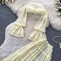 Ensembles deux pièces élégants pour femme, style coquette, coupe ajustée, avec haut à épaules dénudées à volants et manches longues, et jupe longue à volants, pour l'été et les vacances