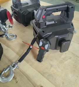 Портативная лебедка с литиевой батареей 20В и тросом-стропой 1000 фунтов - Product Image 2