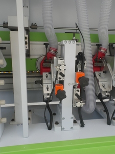 Machine de fraisage, perçage et chanfreinage CNC six axes et neuf axes JD-LK866 pour panneaux alvéolaires bois-aluminium pour portes d'armoires – Facile à utiliser - Product Image 4