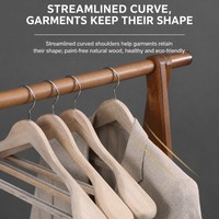 Cintres en bois de camphre naturel pour adultes, à épaules larges, avec barre antidérapante pour pantalons, pour hôtels et commerces de détail