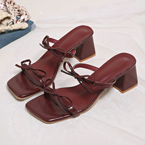 รองเท้าส้นเตี้ยแบบสวมประดับโบว์สวยหรูสำหรับผู้หญิงไซส์ใหญ่ รุ่นใหม่ล่าสุดสำหรับฤดูร้อน สไตล์ฝรั่งเศส ไซส์ 43 ขายส่ง - Product Image 2