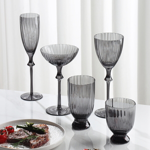 Vente en gros gobelet à vin rouge champagne ensemble de gobelets à <span class=keywords><strong>eau</strong></span> <span class=keywords><strong>gris</strong></span> fumée verrerie côtelée moderne pour la location de mariage - Product Image 4