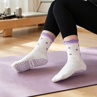 Chaussettes de Pilates personnalisées haut de gamme à pois antidérapants, chaussettes de yoga à volants floraux, chaussettes de sport douces en tricot pour la barre et le fitness