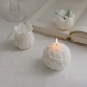 白い色の結婚式のゲストギフトキャンドルローズボールの香りの芳香族大豆ワックスキャンドル