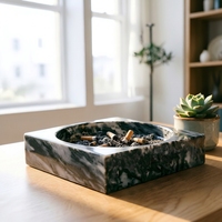 Plateau à thé carré en marbre gris argenté de luxe pour maisons modernes, hôtels de luxe et décoration de table basse.