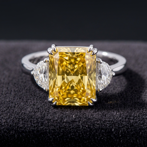 แหวนทองคำขาว 14K ชุบโรเดียม ประดับเพชรแฟนซีสีเหลืองทรงรัศมี 5.7 กะรัต รูปพระจันทร์ครึ่งเสี้ยว สามเม็ด ดีไซน์หรูหรา สำหรับงานปาร์ตี้ ผลิตตามสั่ง (OEM) เครื่องประดับสั่งทำพิเศษ - Product Image 1