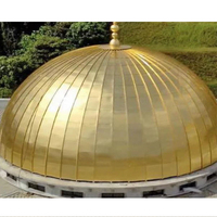 Une mosquée à structure métallique bien entretenue avec un aspect attrayant et une structure robuste, une mosquée moderne.