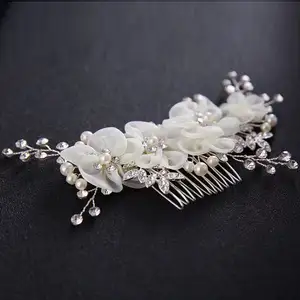 Mariage Femmes Bijoux De Cheveux De Mariée À La Main Romantique Strass Diamant Perle Cristal Alliage Soie Fleur Peigne À Cheveux
