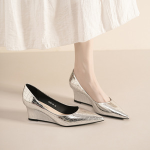 Zapatos de Tacón de Cuña de Charol con Punta Fina, sin Cordones, que Aumentan la Estatura, para Todas las Estaciones, para Mujer 5222-55 - Product Image 3
