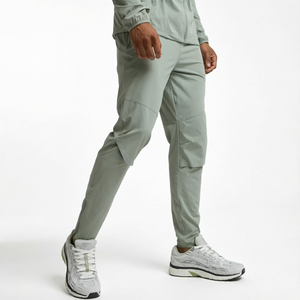 Pantalones Deportivos Ligeros de Secado Rápido para Hombre, Color Verde Claro, Corte Holgado, con Bolsillos Laterales - Product Image 1