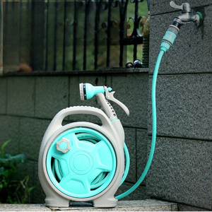 Carrete de Manguera Retráctil para Jardín, Fácil de Transportar, con 6 Patrones de Rociado para Uso Doméstico y en el Jardín - Product Image 2