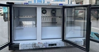 Réfrigérateur à boissons commercial à 3 portes vitrées en acier inoxydable, sans givre, avec plage de température de 2 à 8 °C, pour bars et restaurants