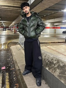 เสื้อแจ็คเก็ตขนเป็ดคุณภาพสูงสำหรับฤดูหนาว ตัดเย็บแบบหนาและอุ่นสบาย ทรงหลวมสำหรับทั้งชายและหญิง - Product Image 5