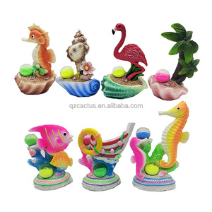 Souvenir de la baie de Bermuda en forme de cœur en résine peinte à la main, tortue marine à longue queue, globe à neige - Product Image 3
