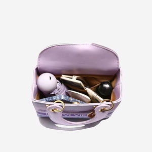 Bolso de Mano Cruzado de Cuero Genuino para Mujer, con Diseño de Letras, Cierre de Cremallera, Estilo Moderno - Product Image 3