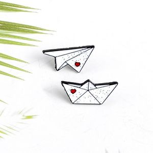 Papier avion <span class=keywords><strong>bateau</strong></span> émail broches amour broches épinglette Badges Mini bijoux cadeau pour enfants amis - Product Image 1
