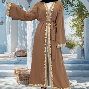Soldes 9.9 : Abaya Modeste pour Femme, Nida de Luxe avec Bordure en Dentelle Dorée et Petit Fente à l'Ourlet, Cardigan Noble, Vêtement Musulman Islamique pour l'Aïd 1893 - Product Image 4