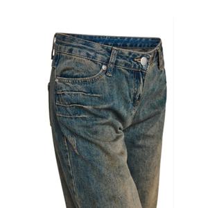 Nouveau jean en denim bleu pour femme, taille très basse, avec détails de sablage léger - Product Image 6