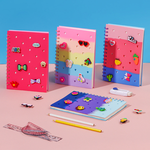 สมุดโน้ตปกซิลิโคนแบบนิ่มสั่งทำพิเศษ พร้อมรูสำหรับตกแต่งด้วยจี้ DIY สมุดโน้ตสีสันสดใสสำหรับนักเรียน - Product Image 5