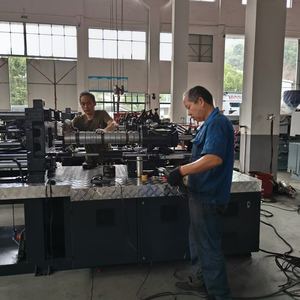 Bien vendre Nouveau type <span class=keywords><strong>de</strong></span> machine <span class=keywords><strong>de</strong></span> moulage par injection <span class=keywords><strong>de</strong></span> plastique <span class=keywords><strong>de</strong></span> dessus <span class=keywords><strong>de</strong></span> table <span class=keywords><strong>de</strong></span> moulage par moule Prix machine <span class=keywords><strong>de</strong></span> fabrication pour casque <span class=keywords><strong>de</strong></span> sécurité - Product Image 5