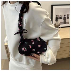 Bolso de Mujer 2025 de Verano con Asa Plisada, Bolso de Axila Coreano con Estampado Floral y Lazo, Bolso Pequeño de Hombro con Cremallera para Mujer - Product Image 6