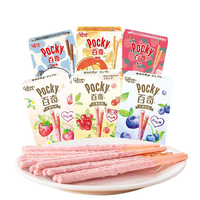 Glico Pocky, Galletas con Sabor a Crema de Fresa y Arándano, Chocolate, en Forma de Corazón, 45g, Palitos Decorados con Recubrimiento Dulce