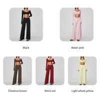 Ensemble de sport pour femme : Haut court rembourré à col halter contrastant et manches longues, et Legging taille haute sculptant le ventre et rehausseur de fesses
