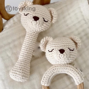 <span class=keywords><strong>Hochet</strong></span> en crochet en forme d'ours mignon, jouet apaisant, cadeau pour nouveau-né fait à la main avec une cloche, poupée en peluche sensorielle en coton biologique pour bébé - Product Image 2