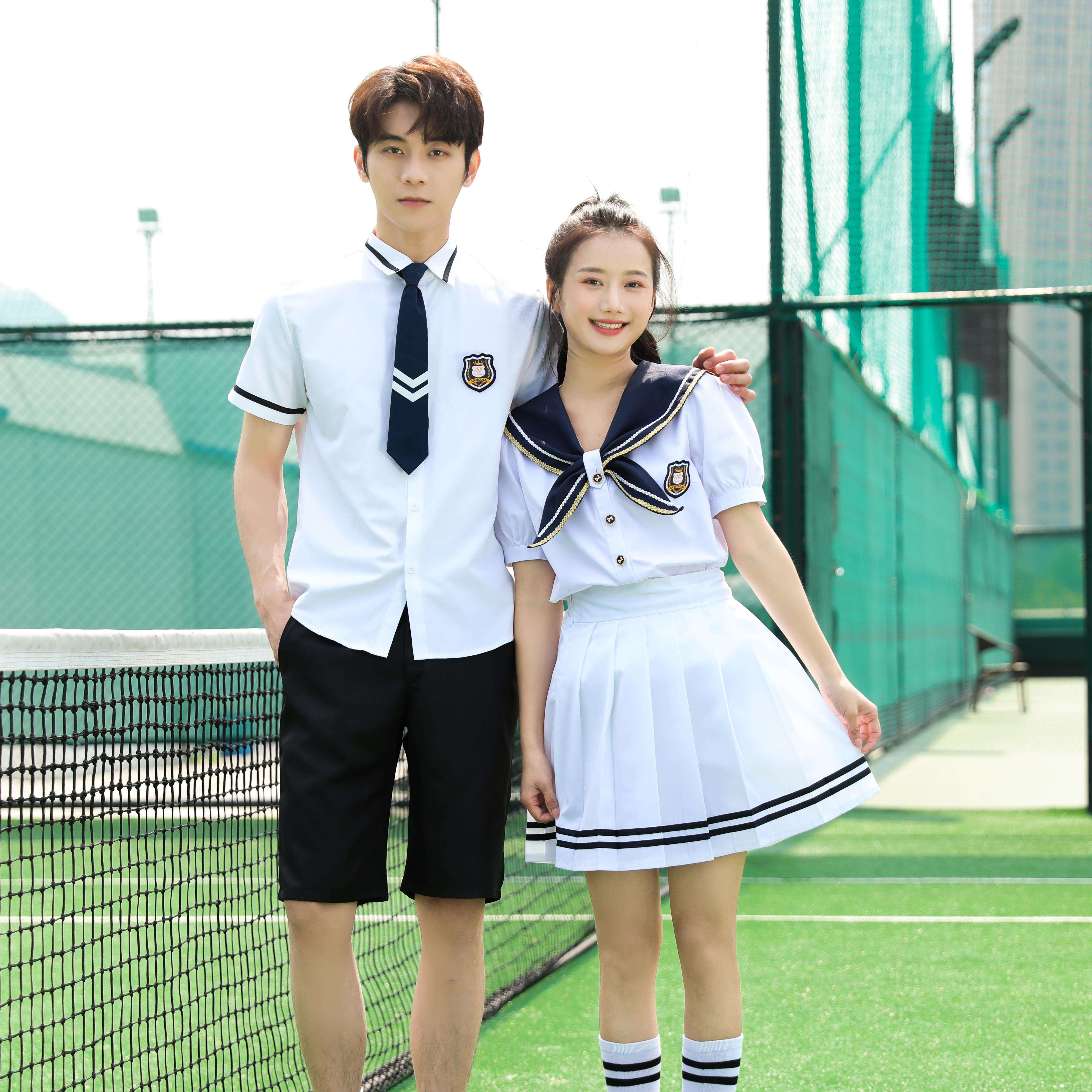 WWhite costume de marin + jupe plissée