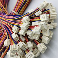 Kabel Harness Multi-Warna Kustom dengan Konektor Plastik Putih Jantan dan Betina untuk Interkoneksi Sinyal Papan Kontrol