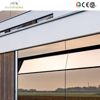Porte de garage moderne en bois grainé USA par Multishades, porte automatique à lattes de sécurité en panneaux sandwich en aluminium expansé