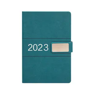 Buku Harian Jurnal Kalender Agenda 2024 Sampul Keras A5 Kulit Pu Kustom Buku Catatan Perencana Bulanan Mingguan Harian dengan Kunci Magnetik