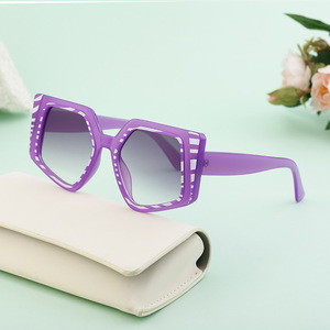Hrh-3705 Gafas de Sol Cuadradas para Mujer, Montura Negra, Lentes de PC con Protección UV400, Estilo Instagram, Gafas de Sol Modernas - Product Image 5