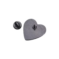 Groothandel Metal Cartoon Pins Eenvoudige Engelse Letter Pin Creatieve Zwart-Witte Gestreepte Hart Broche Pin Persoonlijke Accessoires
