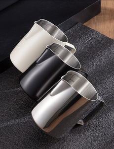 Jarra de acero inoxidable 304 engrosada con boquilla puntiaguda y angulada para arte latte, uso en cafeterías y prensas francesas - Product Image 5