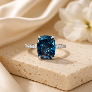 Anello Elegante con Design a Quattro Punte per Donne - Product Image 5