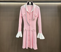 Nouvelle Arrivée Robe Mini Femme Col V Color Block Boutonnée Manches Évasées Haute Qualité Tendance Coupe Ajustée Ceinturée Tricotée