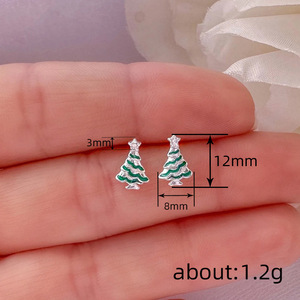 Orecchini a perno a forma di albero di Natale da donna, graziosi gioielli natalizi alla moda - Product Image 4