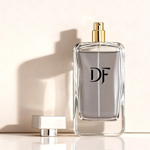 Flacons <span class=keywords><strong>de</strong></span> <span class=keywords><strong>parfum</strong></span> en verre transparents carrés plats <span class=keywords><strong>de</strong></span> luxe <span class=keywords><strong>de</strong></span> haute qualité <span class=keywords><strong>de</strong></span> 100 ml avec pulvérisateur à pompe - Product Image 5