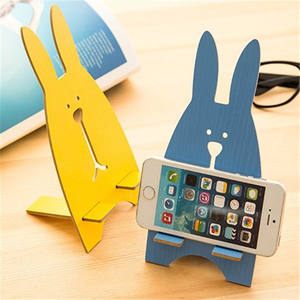 Soporte Creativo Portátil para Teléfono de Escritorio - Soporte de Madera con Diseño de Conejo de Dibujos Animados, Regalo Promocional - Product Image 3