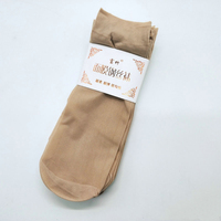 Vente en gros Chaussettes ultra fines d'été couleur marron couleur peau nue noires Chaussettes transparentes ultra fines pour femmes