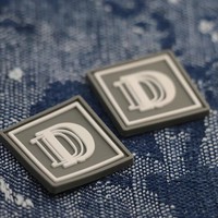 Écusson personnalisé haut de gamme 3D à coudre pour vêtements en toile avec logo, étiquette en caoutchouc souple PVC décorée de strass pour chapeaux