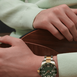 Reloj mecánico de acero inoxidable Longinesing con una gran esfera verde dorada y marcadores de hora llamativos para uso diario - Product Image 3