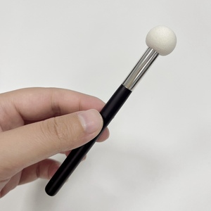 Petit pinceau correcteur <span class=keywords><strong>chignon</strong></span> cuit à la vapeur tête éponge bouton impression sans trace tête de champignon sèche et humide pinceau correcteur pinceau maquillage - Product Image 6