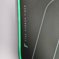 Pickleball de haute qualité approuvé par l'USAPA, durable, avec noyau en mousse de 16 mm pressé à chaud et surface en fibre de carbone, tendance pour les compétitions et le divertissement