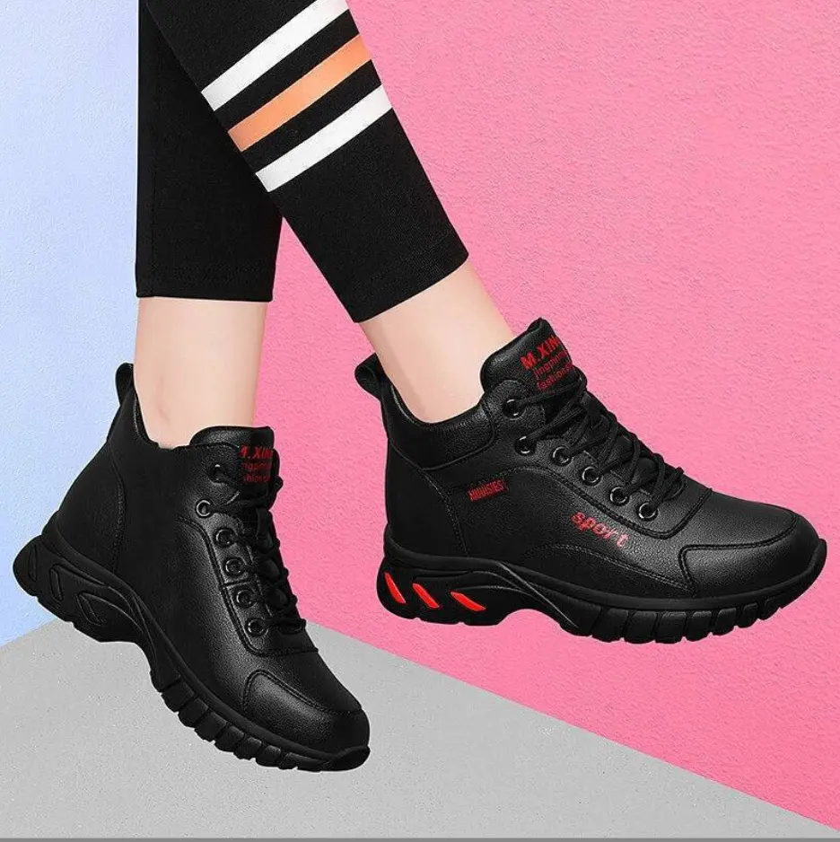 Nouvelles chaussures de marche tendance pour l'école chaussures noires pour femmes en cuir PU avec logo personnalisé