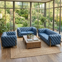 Elegantes Blaues Leder-Sofa-Set mit Goldfarbenen Metallbeinen Luxuriöse Chesterfield-Stil Couch für Große Fenster