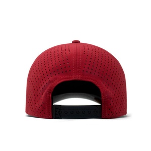 หมวกแก๊ปแบบ snapback 6 แผง ปีกโค้ง แต่งยางปะ ตัดด้วยเลเซอร์ มีรูระบายอากาศ - Product Image 4